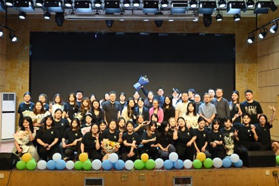 vsport胜利因您更精彩树达公司2022级广电编导展映晚会合影。供稿单位供图